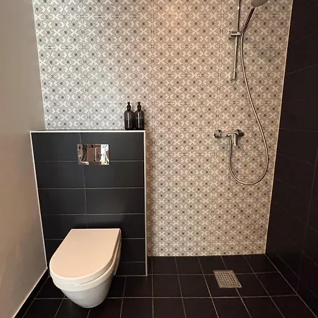 2-room By Telliskivi & Old Town, Free Private Parking 塔林