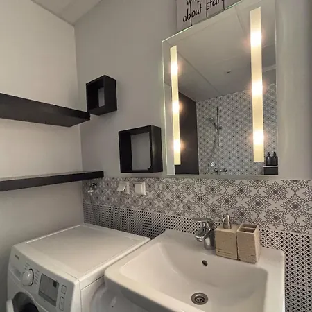 2-room By Telliskivi & Old Town, Free Private Parking Apartmán Tallinn